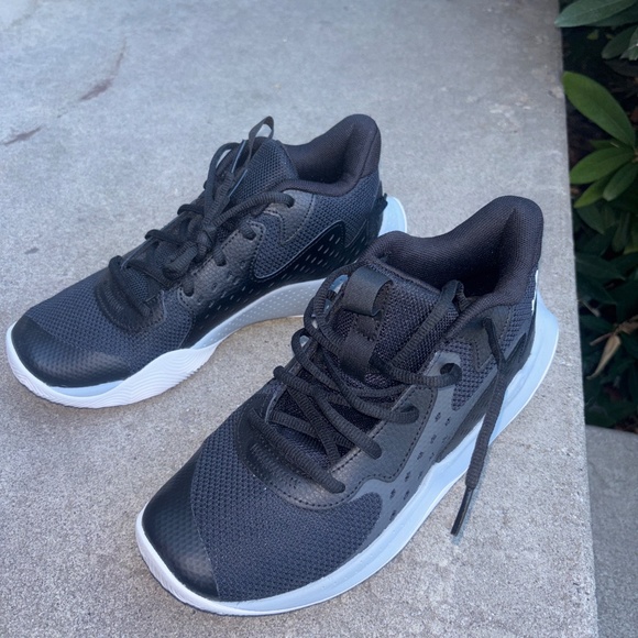 NWOT Under armour  7Y kids running shoes - Picture 6 of 6